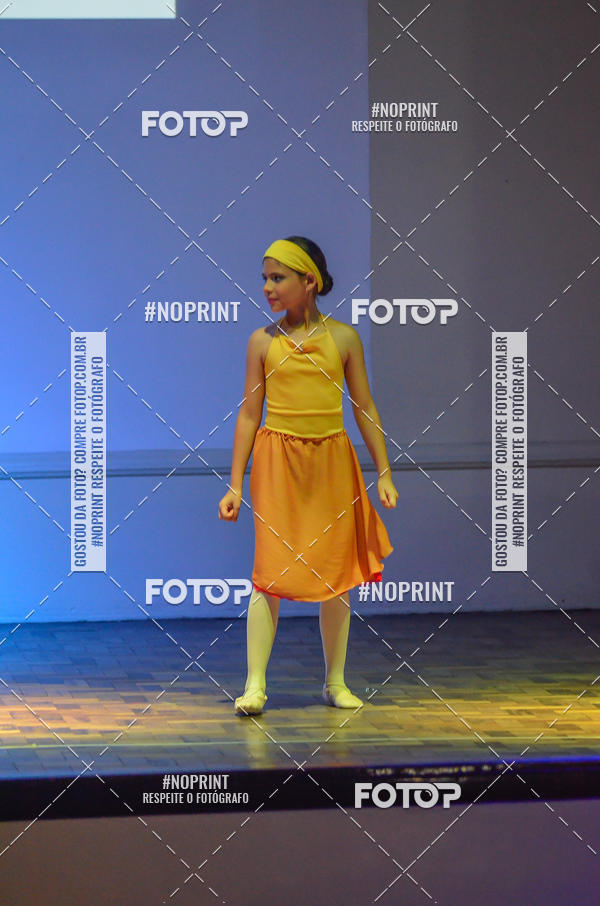 Buy your photos of the eventApresenta��o de dan�a  da Escola Uruguai na Escola Rainha do Brasil on Fotop