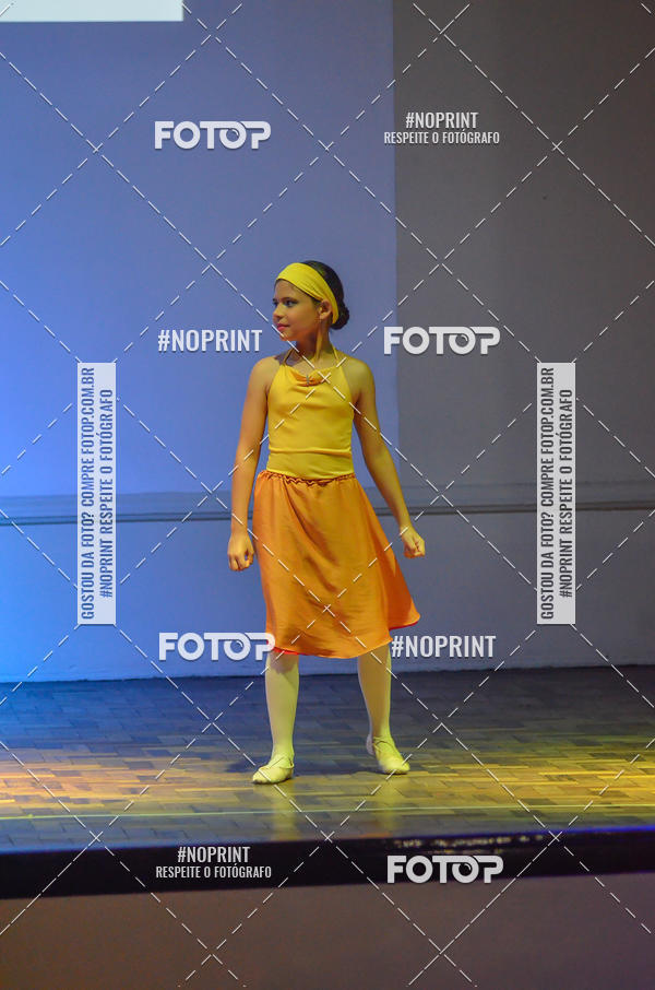 Buy your photos of the eventApresenta��o de dan�a  da Escola Uruguai na Escola Rainha do Brasil on Fotop