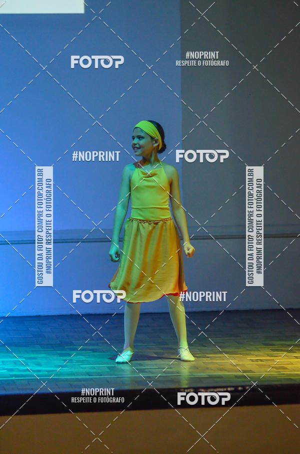 Buy your photos of the eventApresenta��o de dan�a  da Escola Uruguai na Escola Rainha do Brasil on Fotop