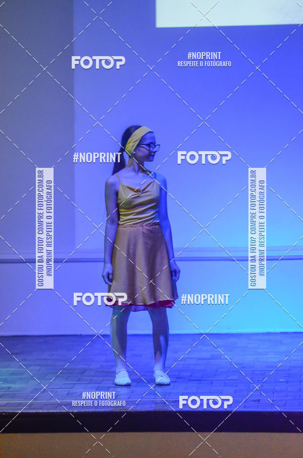 Buy your photos of the eventApresenta��o de dan�a  da Escola Uruguai na Escola Rainha do Brasil on Fotop