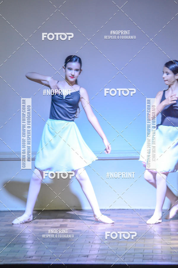 Buy your photos of the eventApresenta��o de dan�a  da Escola Uruguai na Escola Rainha do Brasil on Fotop