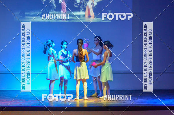 Buy your photos of the eventApresenta��o de dan�a  da Escola Uruguai na Escola Rainha do Brasil on Fotop