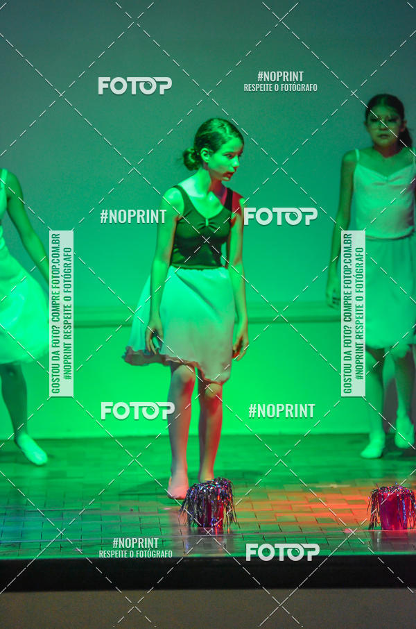 Buy your photos of the eventApresenta��o de dan�a  da Escola Uruguai na Escola Rainha do Brasil on Fotop