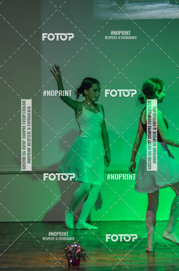 Buy your photos of the eventApresenta��o de dan�a  da Escola Uruguai na Escola Rainha do Brasil on Fotop