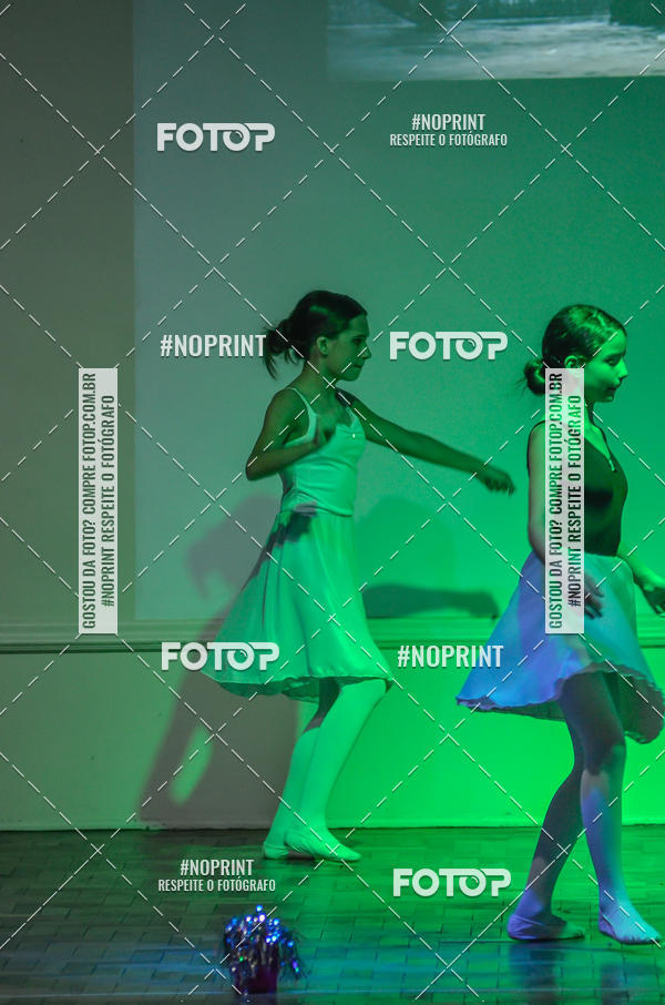 Buy your photos of the eventApresenta��o de dan�a  da Escola Uruguai na Escola Rainha do Brasil on Fotop