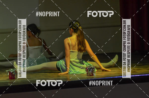 Buy your photos of the eventApresenta��o de dan�a  da Escola Uruguai na Escola Rainha do Brasil on Fotop