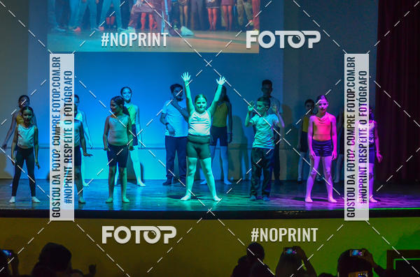 Buy your photos of the eventApresenta��o de dan�a  da Escola Uruguai na Escola Rainha do Brasil on Fotop