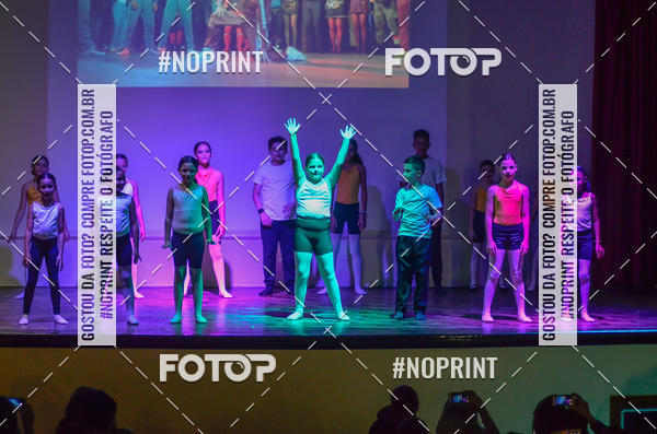 Buy your photos of the eventApresenta��o de dan�a  da Escola Uruguai na Escola Rainha do Brasil on Fotop