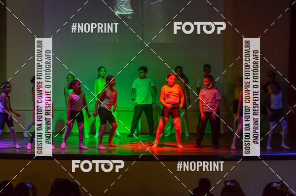 Buy your photos of the eventApresenta��o de dan�a  da Escola Uruguai na Escola Rainha do Brasil on Fotop