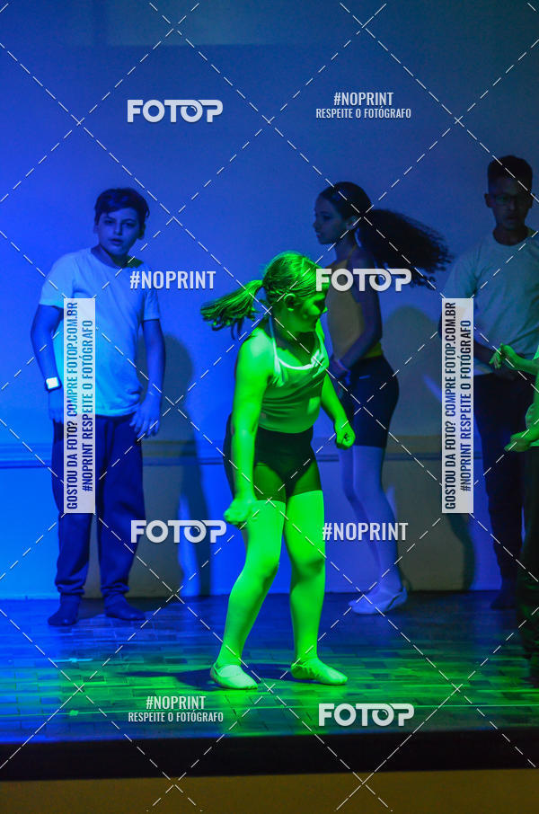 Buy your photos of the eventApresenta��o de dan�a  da Escola Uruguai na Escola Rainha do Brasil on Fotop