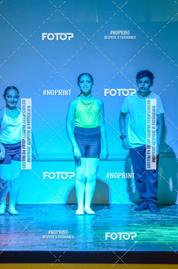 Buy your photos of the eventApresenta��o de dan�a  da Escola Uruguai na Escola Rainha do Brasil on Fotop
