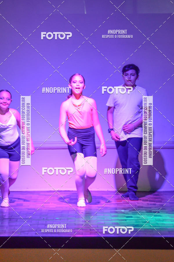 Buy your photos of the eventApresenta��o de dan�a  da Escola Uruguai na Escola Rainha do Brasil on Fotop