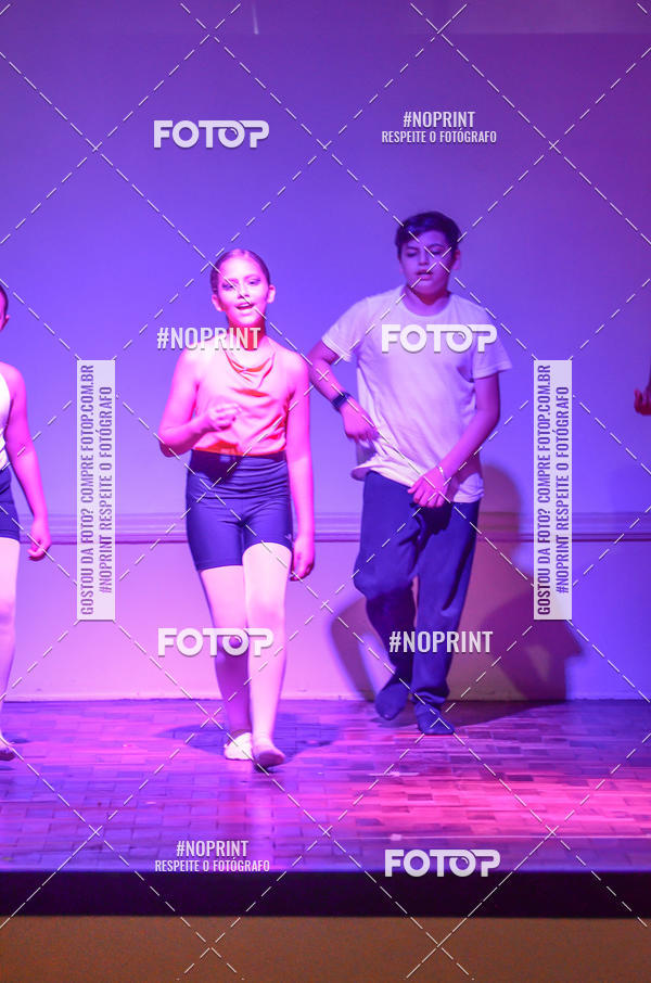 Buy your photos of the eventApresenta��o de dan�a  da Escola Uruguai na Escola Rainha do Brasil on Fotop