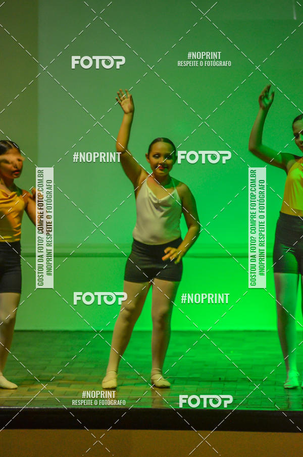 Buy your photos of the eventApresenta��o de dan�a  da Escola Uruguai na Escola Rainha do Brasil on Fotop
