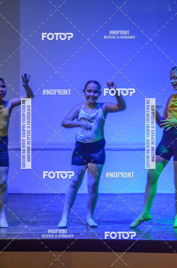 Buy your photos of the eventApresenta��o de dan�a  da Escola Uruguai na Escola Rainha do Brasil on Fotop
