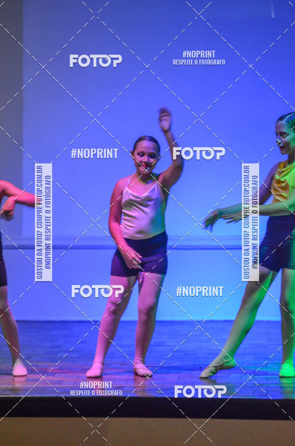 Buy your photos of the eventApresenta��o de dan�a  da Escola Uruguai na Escola Rainha do Brasil on Fotop