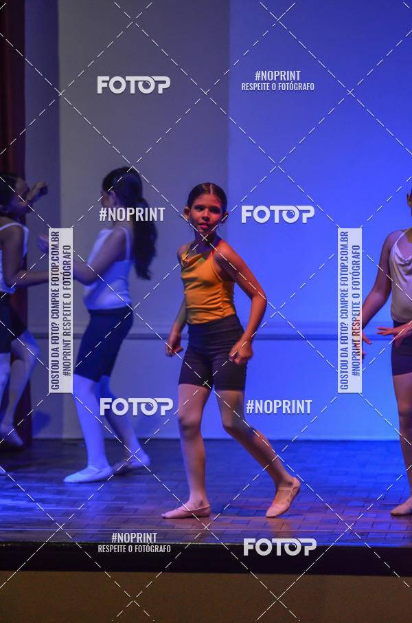 Buy your photos of the eventApresenta��o de dan�a  da Escola Uruguai na Escola Rainha do Brasil on Fotop