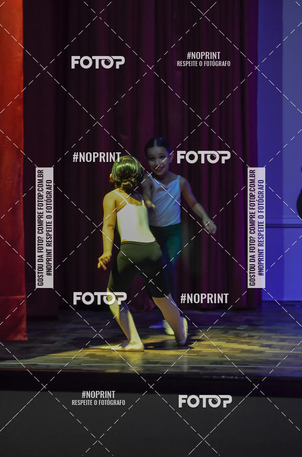 Buy your photos of the eventApresenta��o de dan�a  da Escola Uruguai na Escola Rainha do Brasil on Fotop