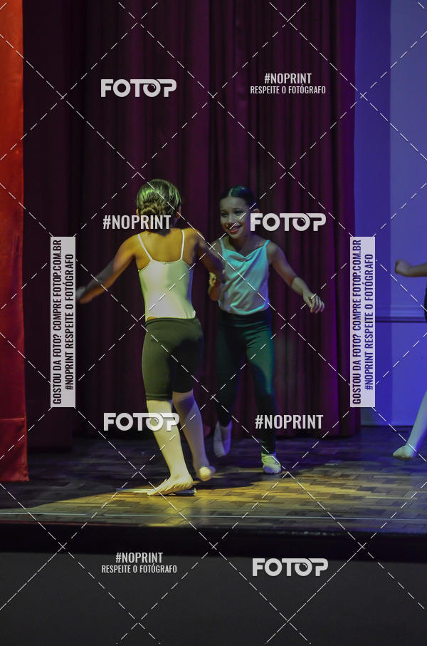 Buy your photos of the eventApresenta��o de dan�a  da Escola Uruguai na Escola Rainha do Brasil on Fotop