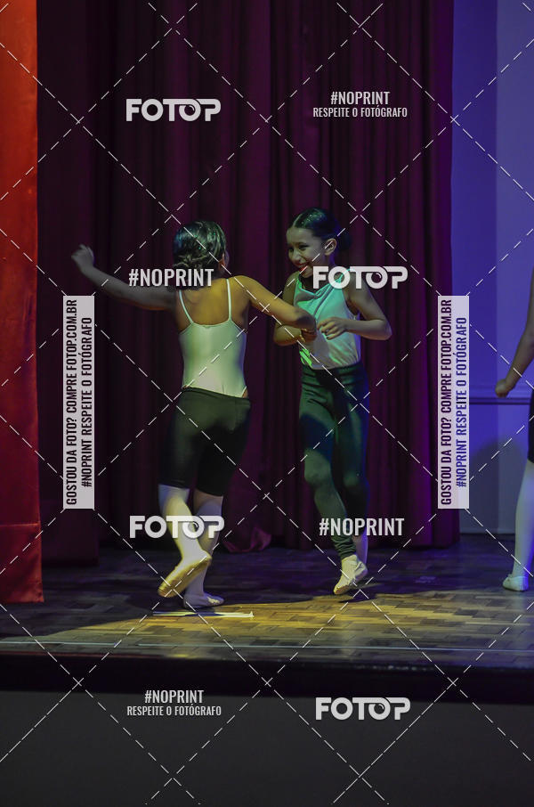 Buy your photos of the eventApresenta��o de dan�a  da Escola Uruguai na Escola Rainha do Brasil on Fotop