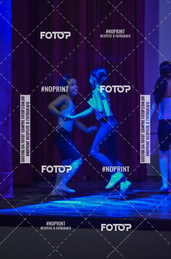 Buy your photos of the eventApresenta��o de dan�a  da Escola Uruguai na Escola Rainha do Brasil on Fotop