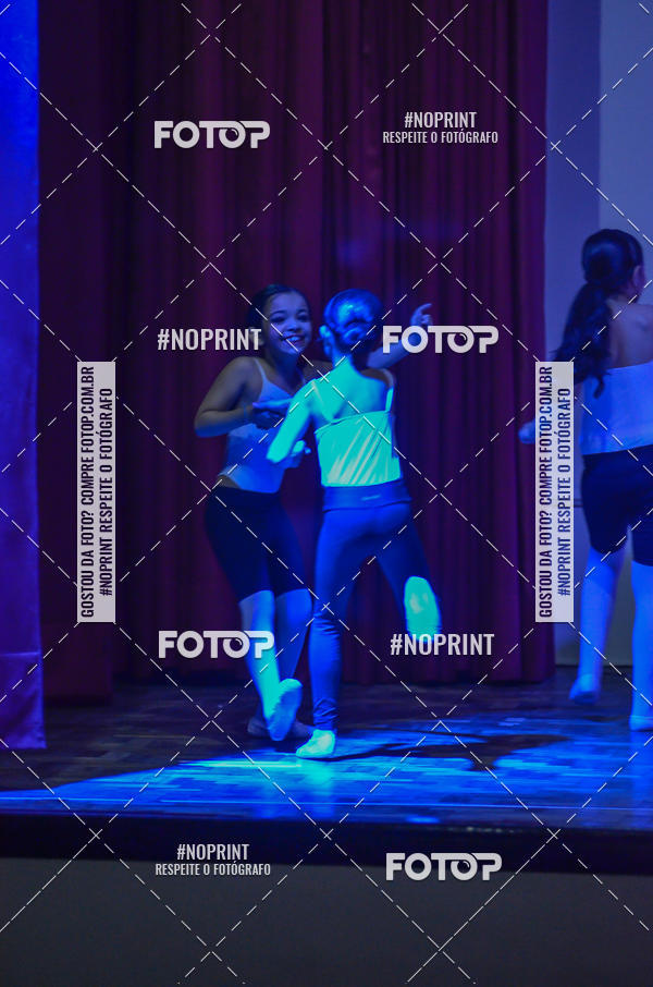 Buy your photos of the eventApresenta��o de dan�a  da Escola Uruguai na Escola Rainha do Brasil on Fotop