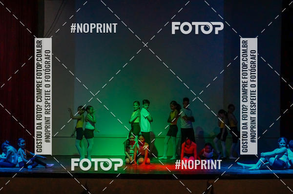 Buy your photos of the eventApresenta��o de dan�a  da Escola Uruguai na Escola Rainha do Brasil on Fotop