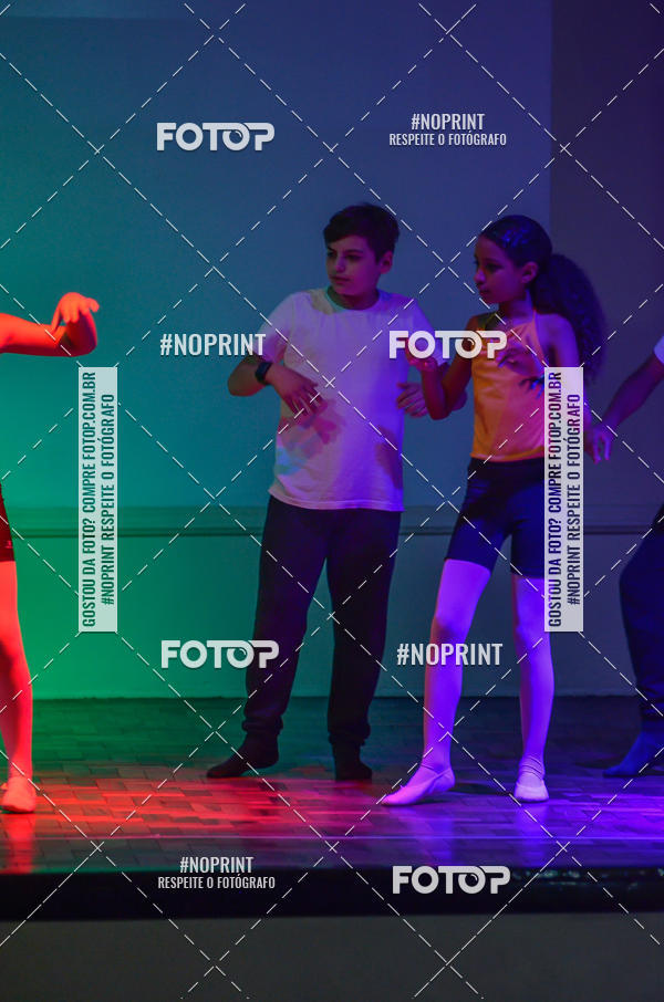 Buy your photos of the eventApresenta��o de dan�a  da Escola Uruguai na Escola Rainha do Brasil on Fotop