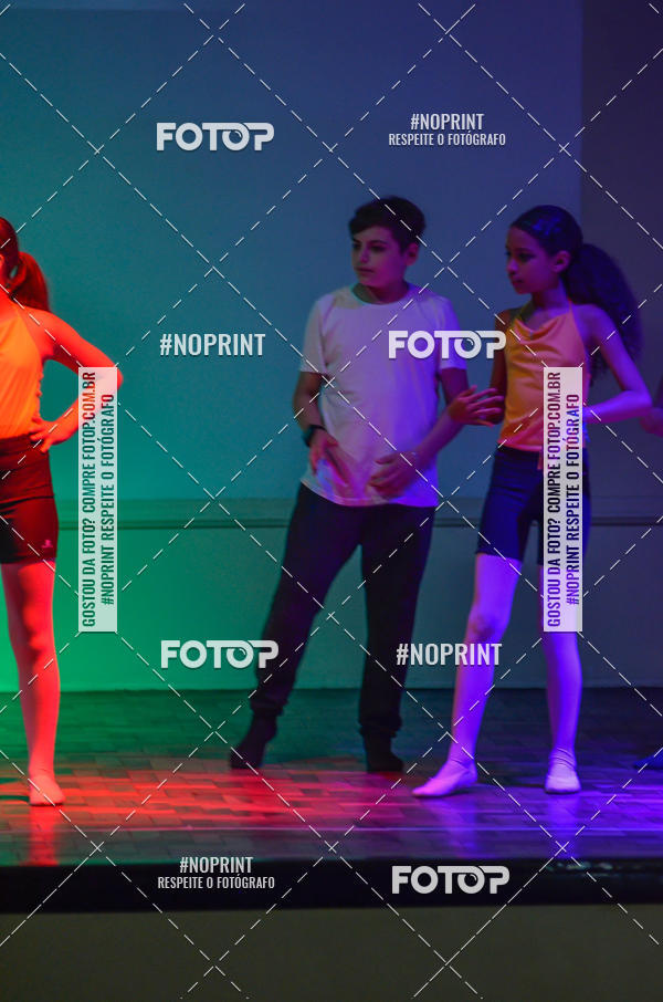 Buy your photos of the eventApresenta��o de dan�a  da Escola Uruguai na Escola Rainha do Brasil on Fotop