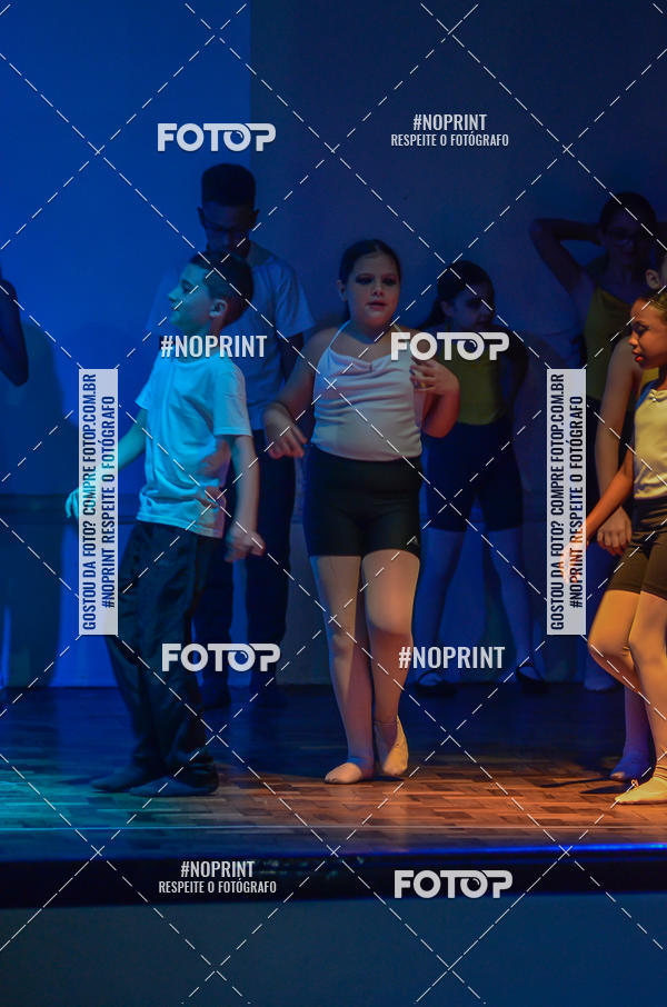 Buy your photos of the eventApresenta��o de dan�a  da Escola Uruguai na Escola Rainha do Brasil on Fotop