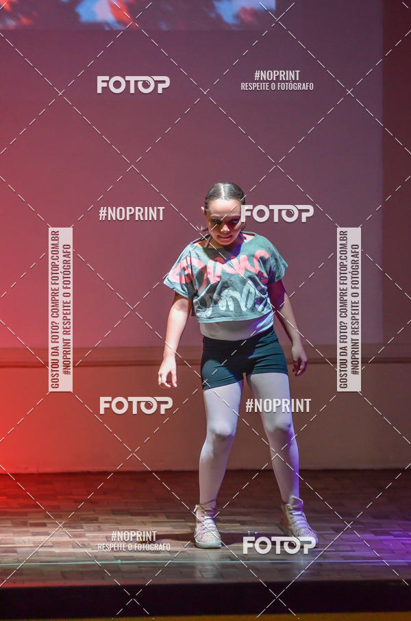 Buy your photos of the eventApresentao de dana  da Escola Uruguai na Escola Rainha do Brasil on Fotop