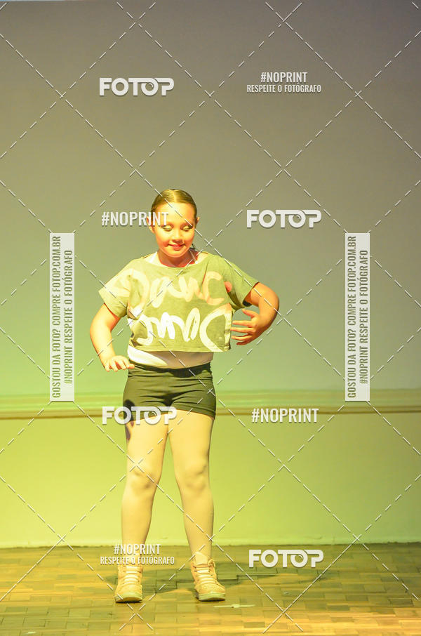 Buy your photos of the eventApresentao de dana  da Escola Uruguai na Escola Rainha do Brasil on Fotop