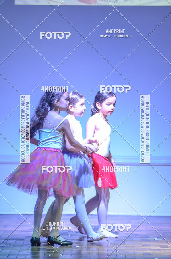 Buy your photos of the eventApresentao de dana  da Escola Uruguai na Escola Rainha do Brasil on Fotop
