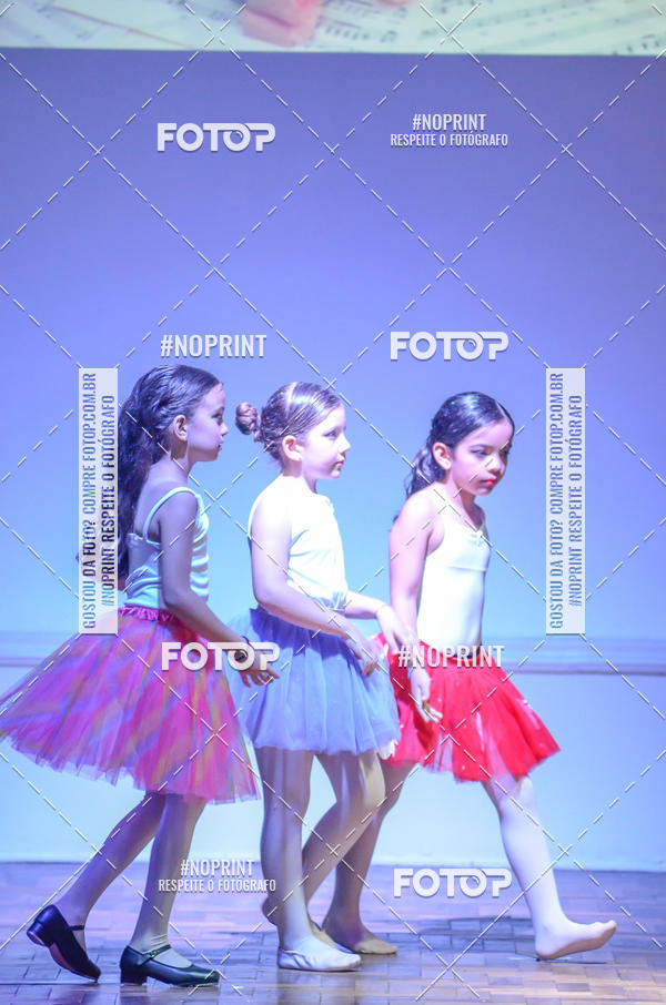 Buy your photos of the eventApresentao de dana  da Escola Uruguai na Escola Rainha do Brasil on Fotop