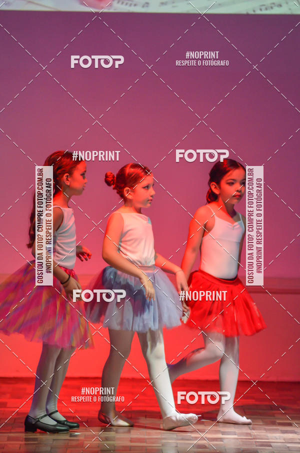 Buy your photos of the eventApresentao de dana  da Escola Uruguai na Escola Rainha do Brasil on Fotop
