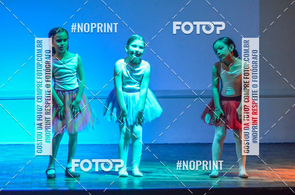 Buy your photos of the eventApresentao de dana  da Escola Uruguai na Escola Rainha do Brasil on Fotop