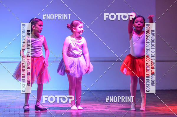 Buy your photos of the eventApresentao de dana  da Escola Uruguai na Escola Rainha do Brasil on Fotop
