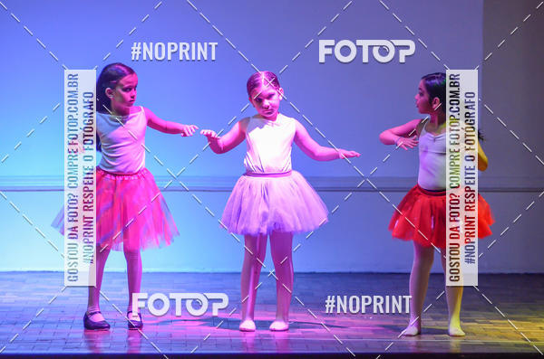 Buy your photos of the eventApresentao de dana  da Escola Uruguai na Escola Rainha do Brasil on Fotop