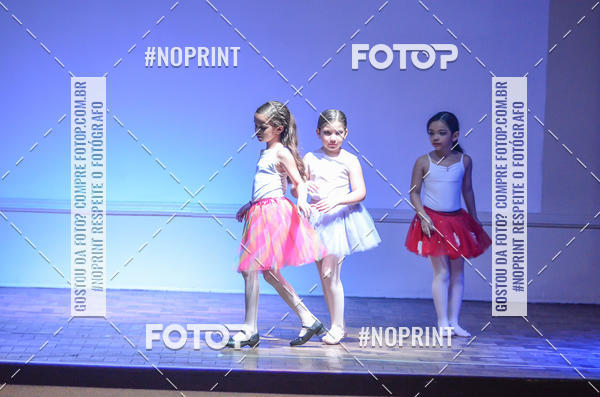 Buy your photos of the eventApresentao de dana  da Escola Uruguai na Escola Rainha do Brasil on Fotop
