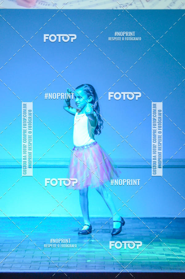Buy your photos of the eventApresentao de dana  da Escola Uruguai na Escola Rainha do Brasil on Fotop