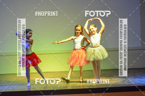 Buy your photos of the eventApresentao de dana  da Escola Uruguai na Escola Rainha do Brasil on Fotop