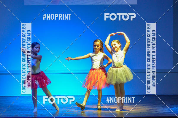 Buy your photos of the eventApresentao de dana  da Escola Uruguai na Escola Rainha do Brasil on Fotop