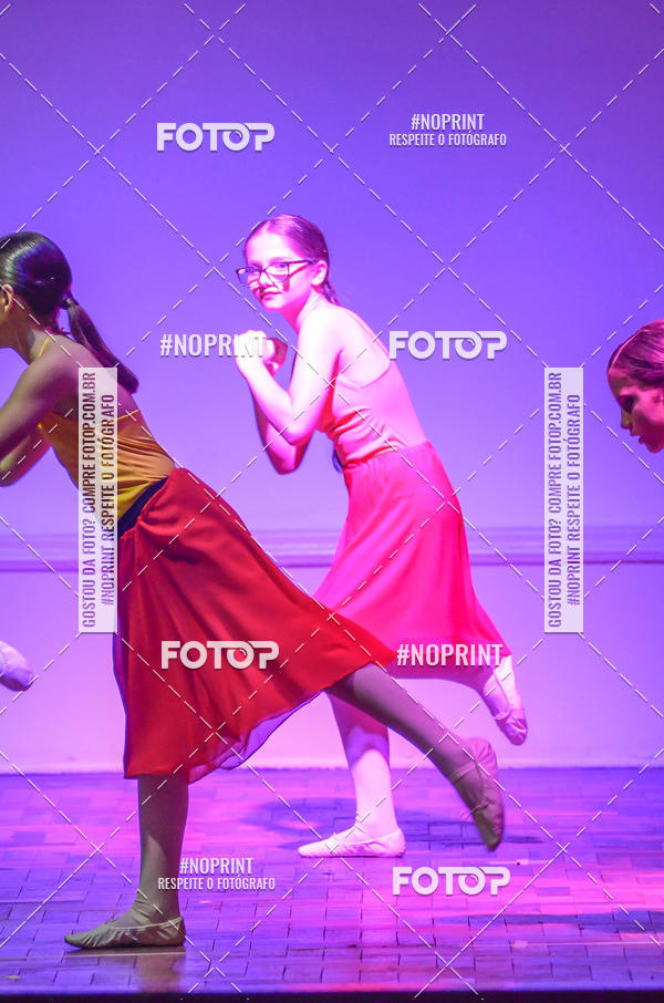 Buy your photos of the eventApresentao de dana  da Escola Uruguai na Escola Rainha do Brasil on Fotop