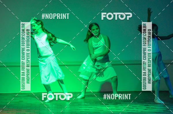 Buy your photos of the eventApresentao de dana  da Escola Uruguai na Escola Rainha do Brasil on Fotop