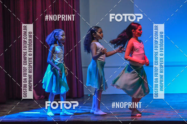 Buy your photos of the eventApresentao de dana  da Escola Uruguai na Escola Rainha do Brasil on Fotop