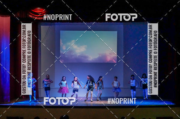 Buy your photos of the eventApresenta��o de dan�a  da Escola Uruguai na Escola Rainha do Brasil on Fotop