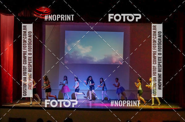 Buy your photos of the eventApresentao de dana  da Escola Uruguai na Escola Rainha do Brasil on Fotop