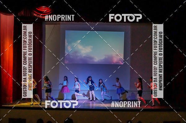 Buy your photos of the eventApresenta��o de dan�a  da Escola Uruguai na Escola Rainha do Brasil on Fotop