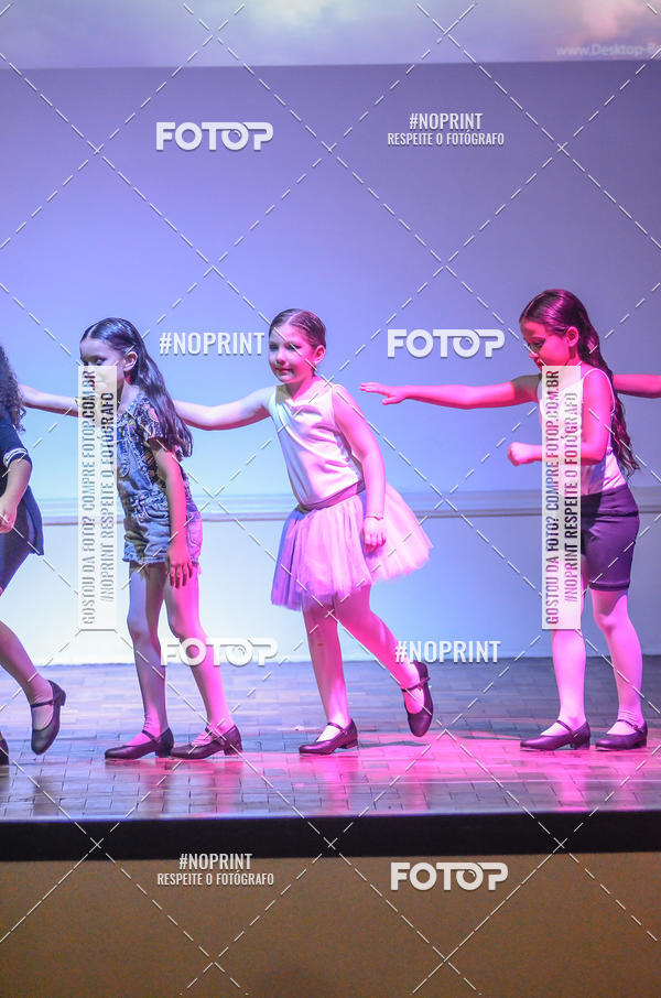 Buy your photos of the eventApresentao de dana  da Escola Uruguai na Escola Rainha do Brasil on Fotop