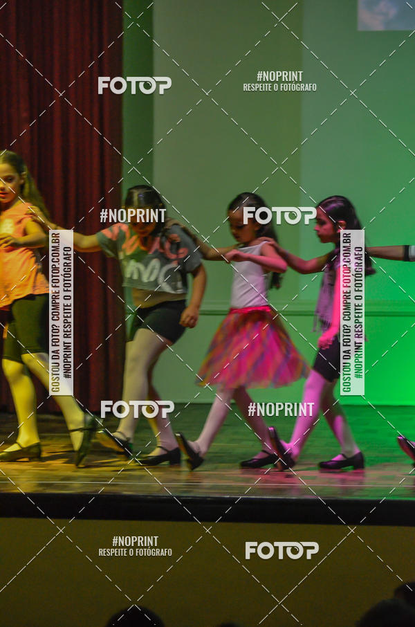 Buy your photos of the eventApresentao de dana  da Escola Uruguai na Escola Rainha do Brasil on Fotop